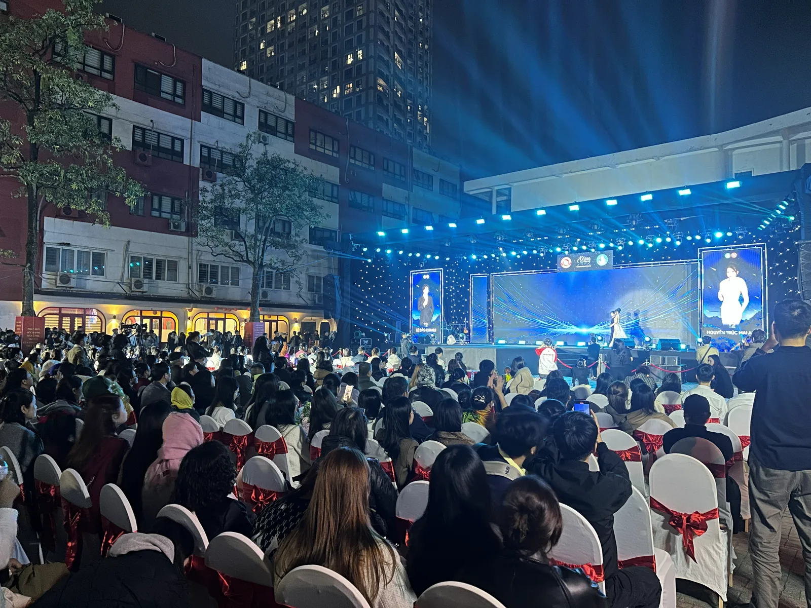 The outdoor stage and audience at the Steel in Silk final night