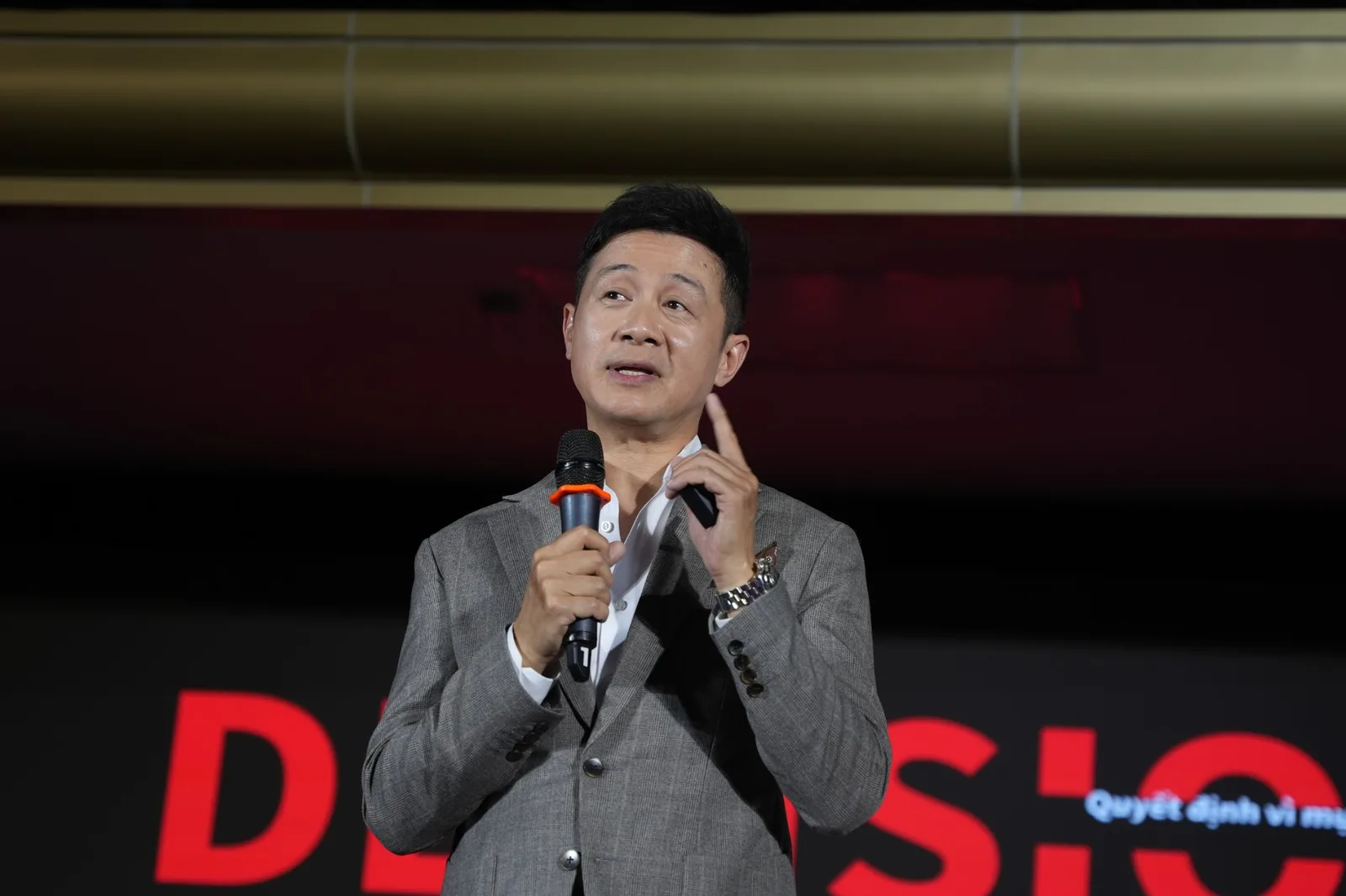 Vũ Anh Tuấn on stage
