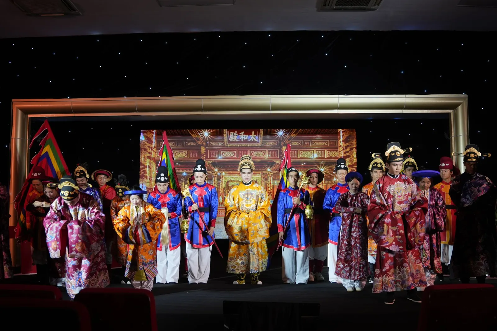 A mini showcase of Bách Hoa Bộ Hành — performers in cổ phục on stage